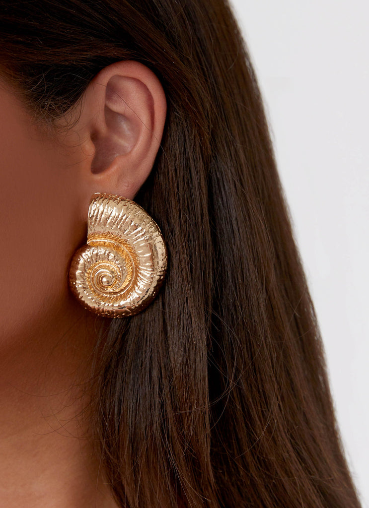 Wardrobe Club™ | Seashell Earrings